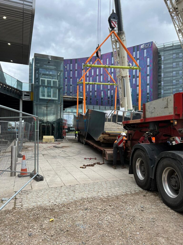 A large truck parked in front of a building, likely used for dismantling operations.